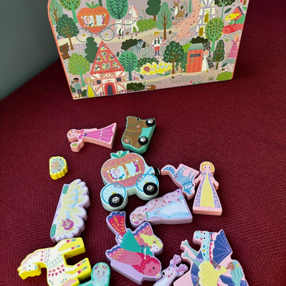 Floss & Rock Large Fairytale Play Box with Wooden Pieces